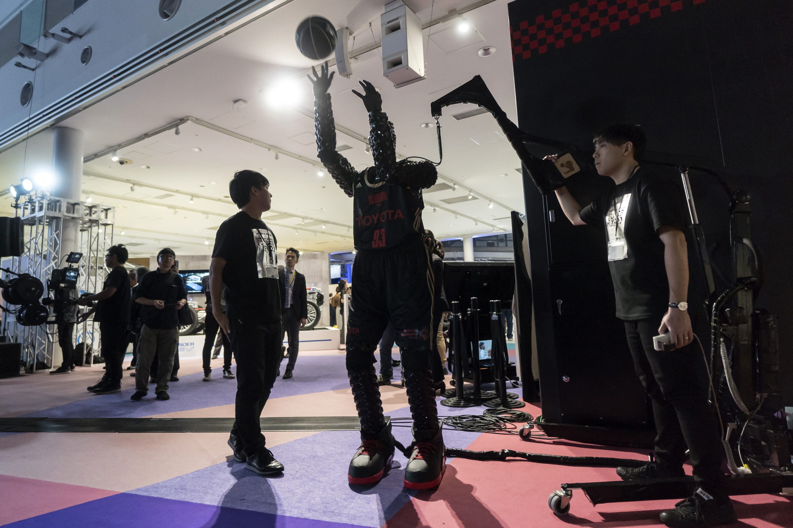 Inteligentny robot profesjonalnym koszykarzem? Toyota wciąż pracuje nad rozwojem projektu CUE