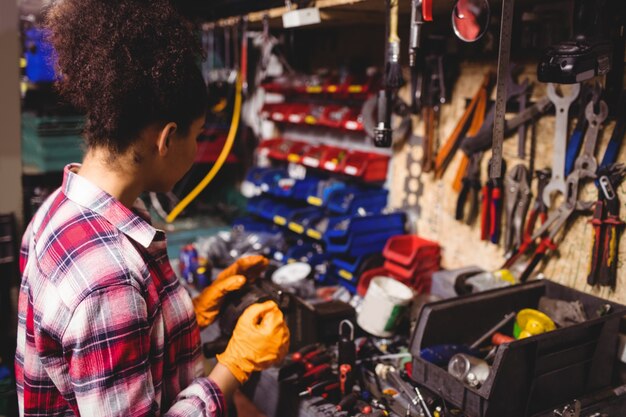 Jakie korzyści płyną z wyboru lokalnego dostawcy sprzętu elektrycznego?